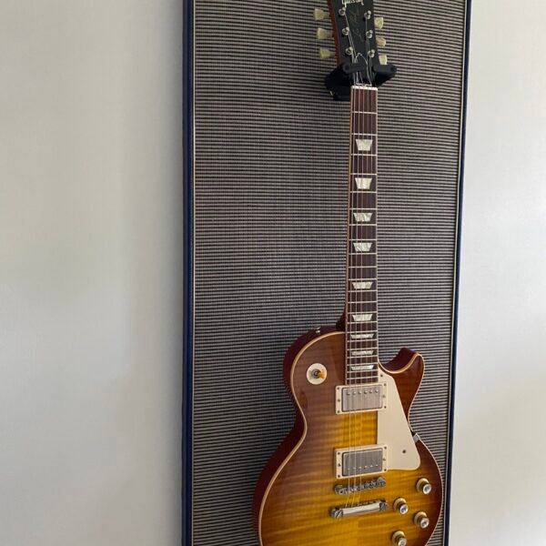 Akoestisch Paneel Bluesbreaker Levant Blue side full Gitaar aan haak op akoestisch paneel