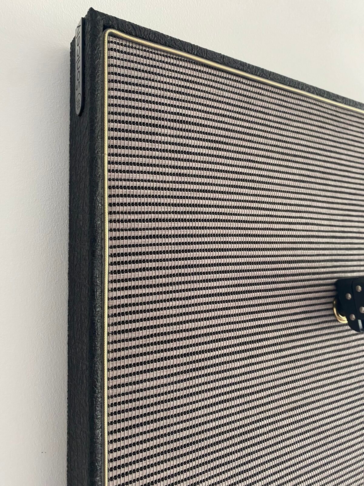 Akoestisch paneel Bluesbreaker elephant Black side close up Bluesbreaker speakerdoek gold piping