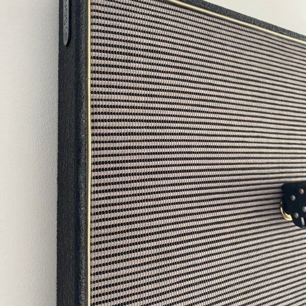 Akoestisch paneel Bluesbreaker elephant Black side close up Bluesbreaker speakerdoek gold piping