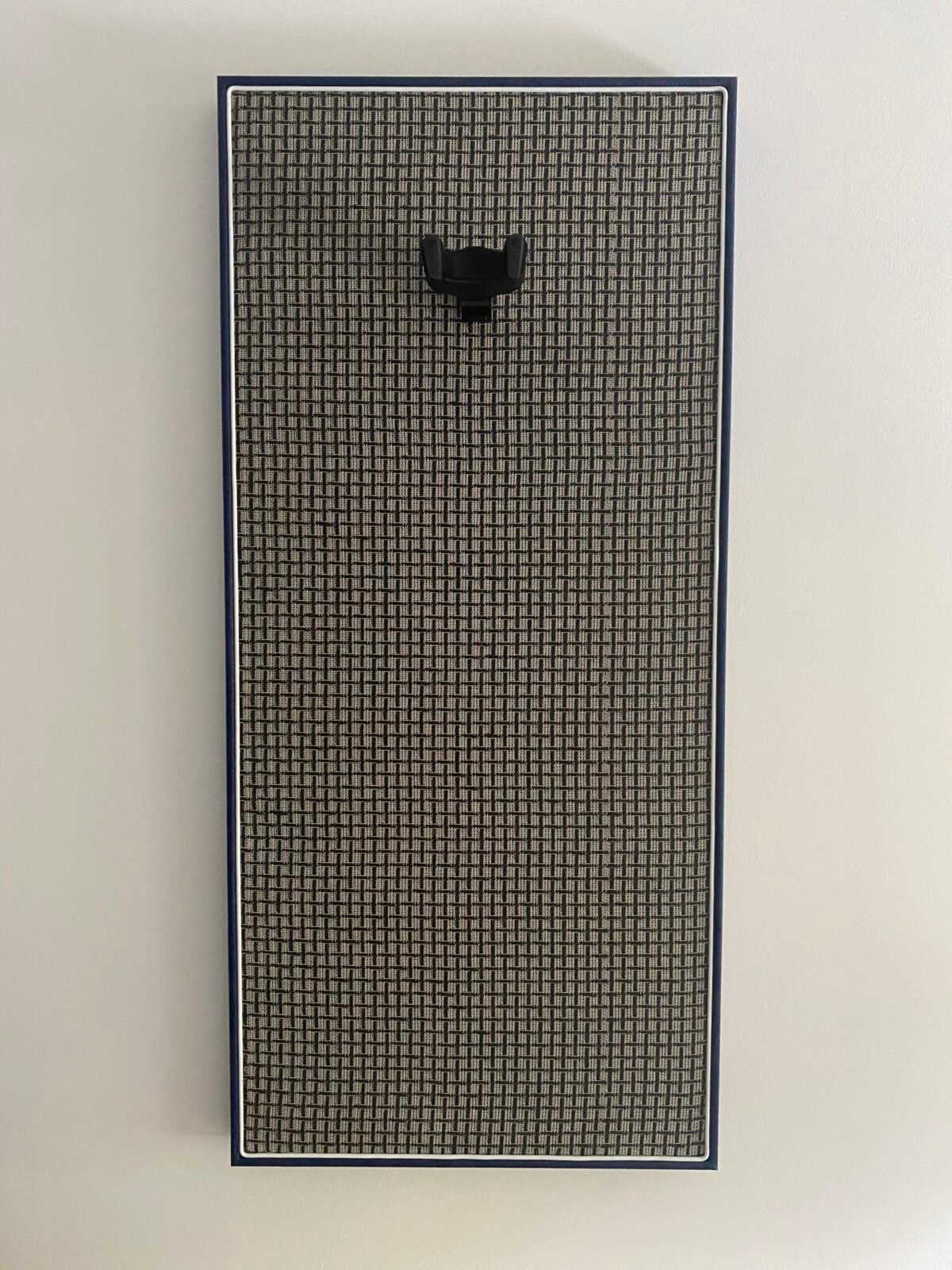 Akoestisch wandpaneel m-style Large Check Levant Blue front Akoestisch paneel met gitaarhaak