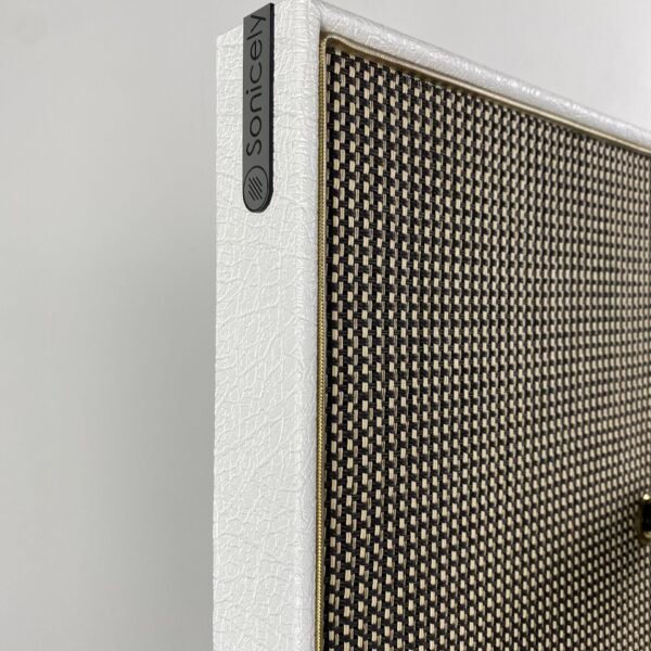 M-Style Salt & Pepper Elephant White Gold Piping logo logo op akoestisch paneel met Salt & Pepper speakerdoek