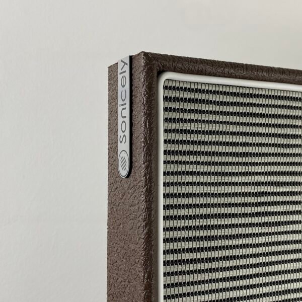 close up van akoestisch paneel met Sonicely logo