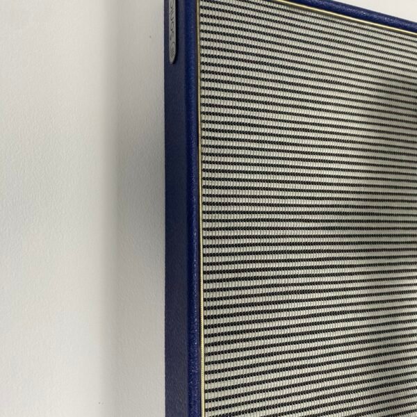 M-Style Bluesbreaker Levant Dark Blue Gold piping side close up Bluesbreaker speakerdoek met gold piping