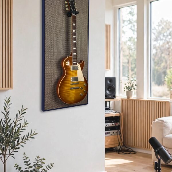 gitaar aan akoestisch wandpaneel in studio