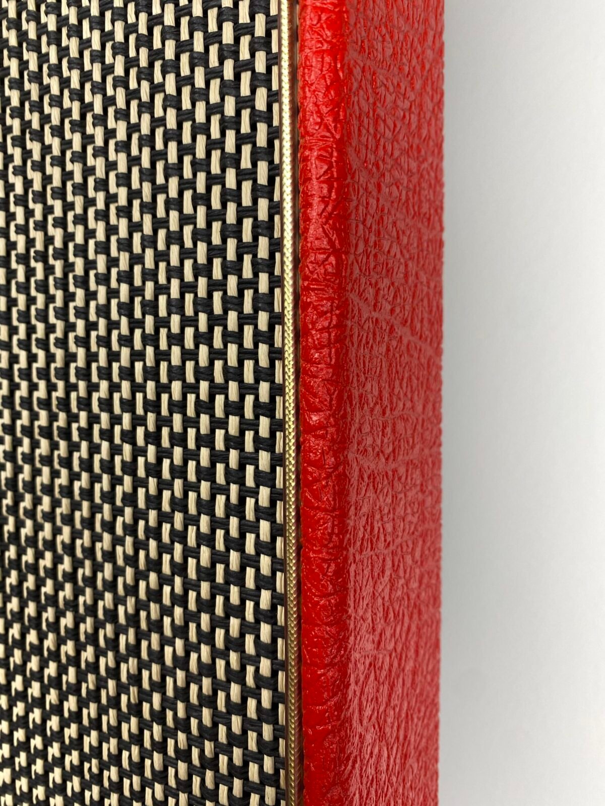 Zijkant akoestisch paneel met salt & pepper speakerdoek