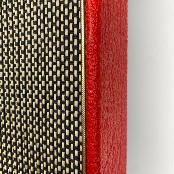 Zijkant akoestisch paneel met salt & pepper speakerdoek