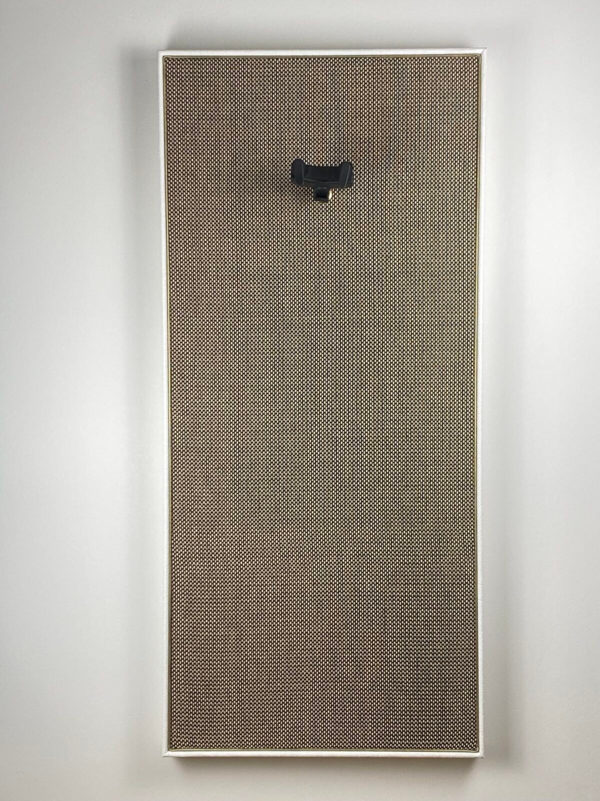 M-Style Salt & pepper elephant white gold piping front Akoestisch paneel met gitaarhaak