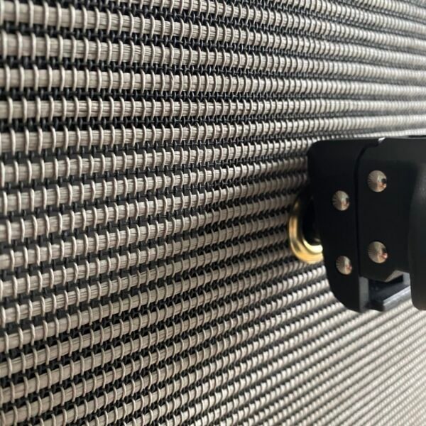 Akoestisch wandpaneel met gitaarbeugel design Bluesbreaker speakerdoek met Hercules haak