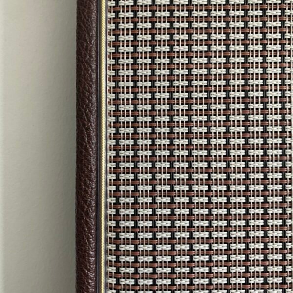 F-Style Akoestisch wandpaneel CabPanel Cocoa Coffee Gold Side Zijkant akoestisch paneel Cabpanel speakerdoek met gold piping