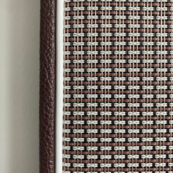 F-Style Akoestisch wandpaneel CapPanel Cocoa Coffee closeup2 Cabpanel speakerdoek zijkant akoestisch paneel