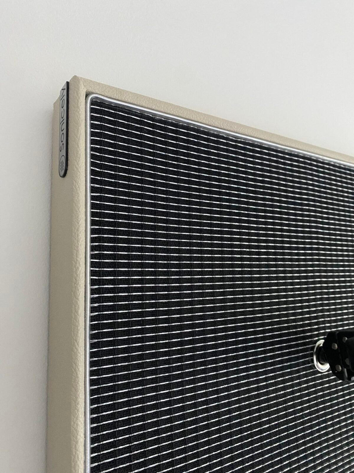 Midnight silver speakerdoek op akoestisch paneel