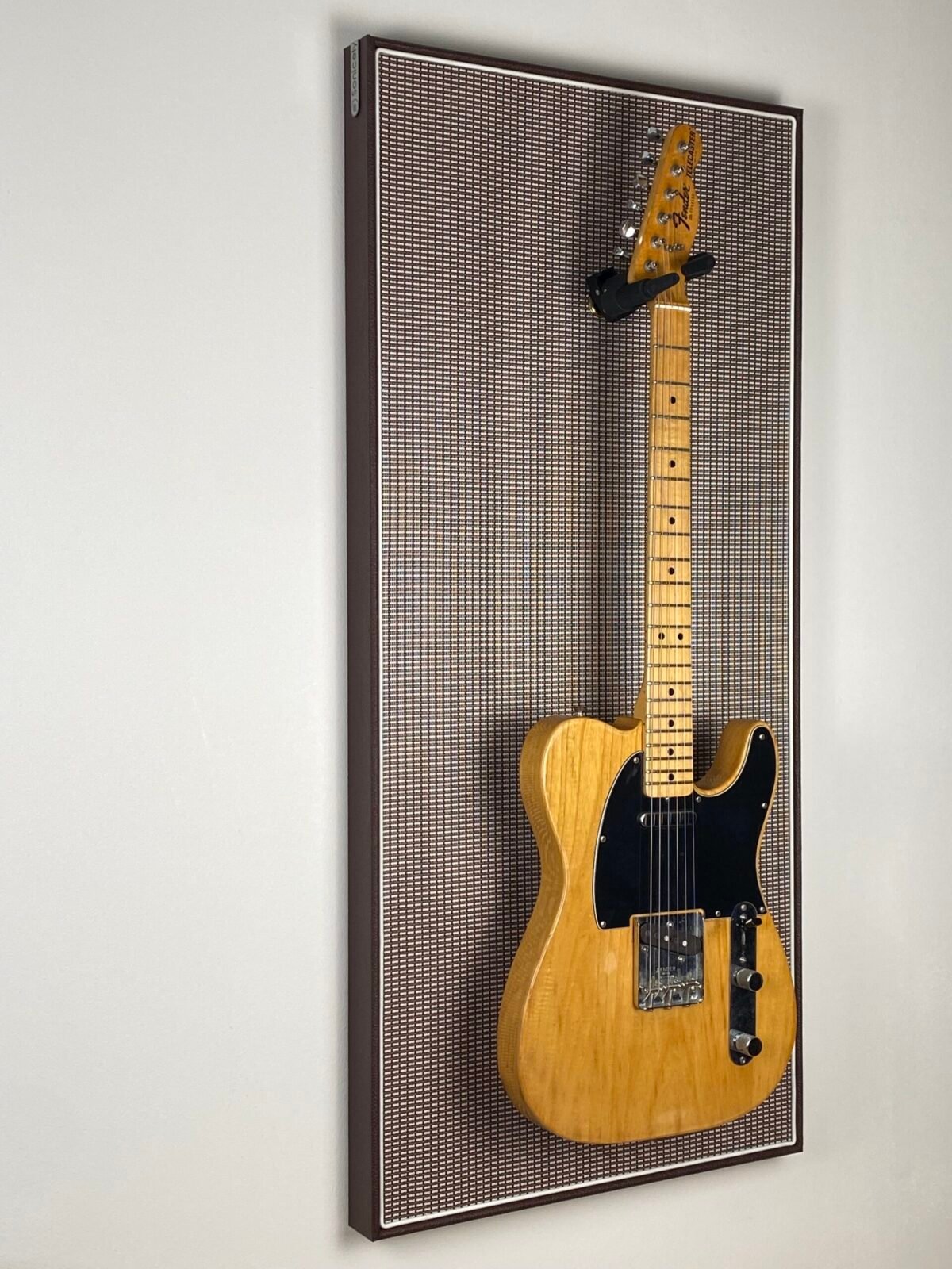 F-Style CabPanel Cocoa Coffee fullside Akoestisch paneel met gitaar aan haak