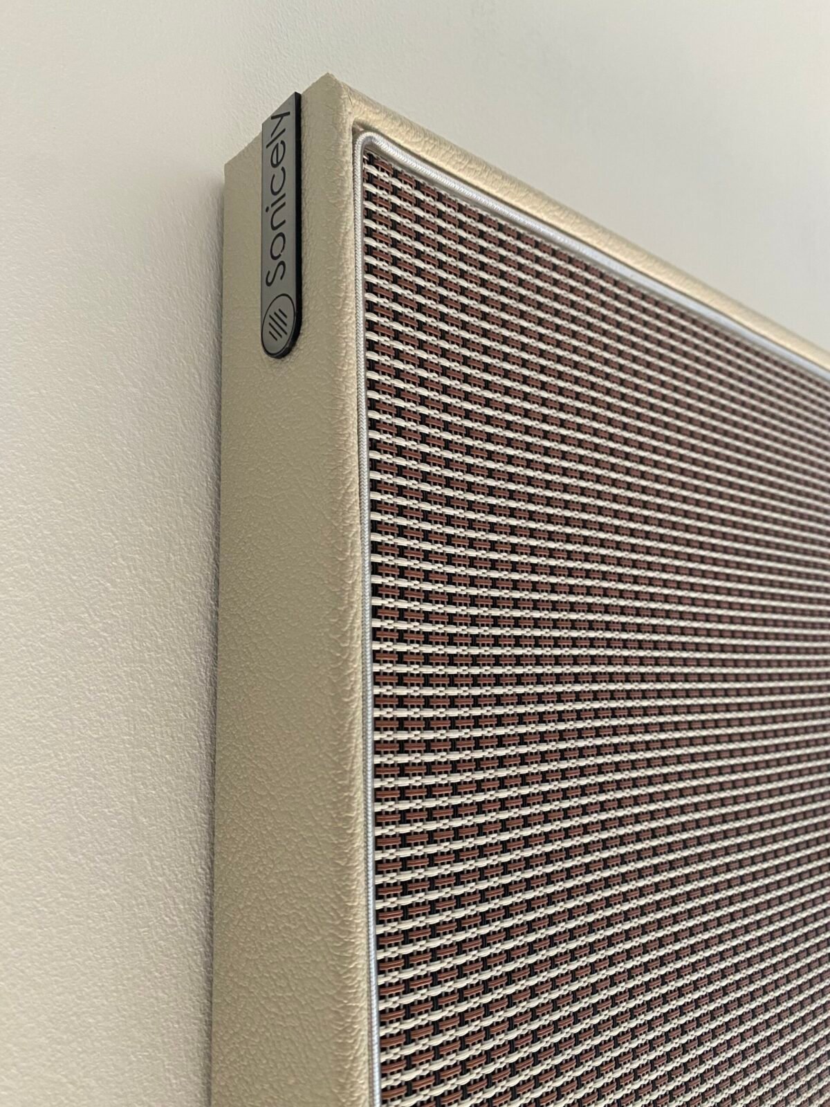 Cabpanel speakerdoek op akoestisch paneel