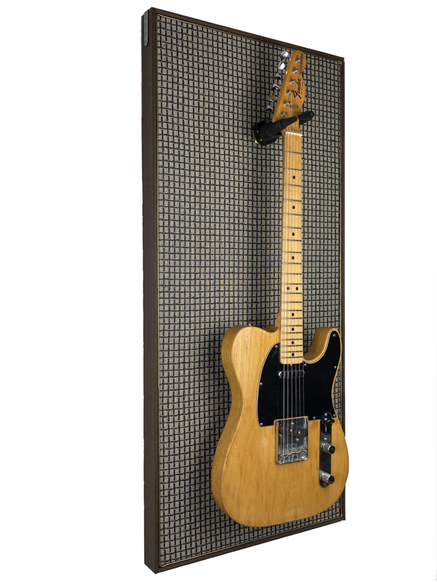 Akoestisch paneel met gitaar aan haak